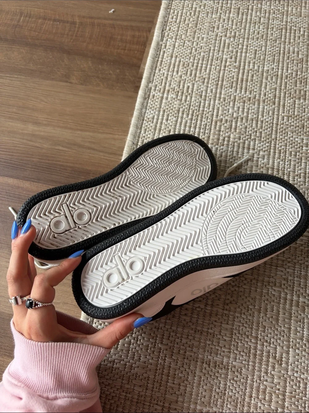 ALO Yoga Recovery Mode Sneaker in Black/White - 6